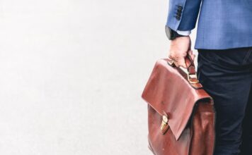 1754917998 ergazomenoi 1.jpg