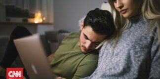 20da78d2 couple laptop zeygari og.jpg