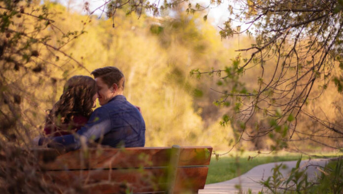 romantiko fthinoporo.jpg romantiko fthinoporo.jpg