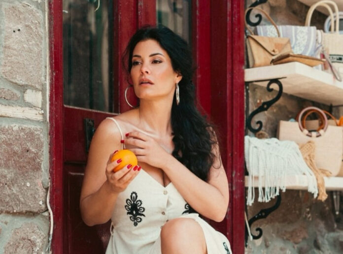 855055e5848f7c368e45a1ae31d9586c L.jpg