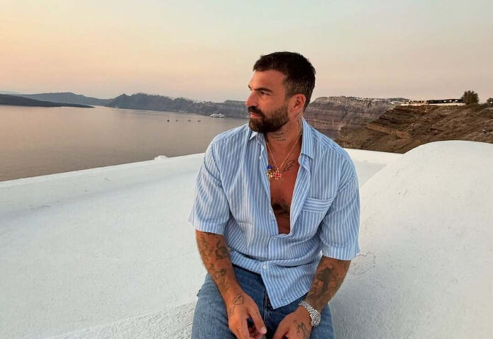 abac685c6e5e73902e2edb21d9c60660 L.jpg