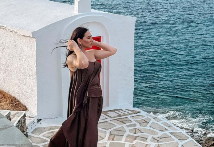 b567f338b96400bc71792956aa8f3dd8 L.jpg