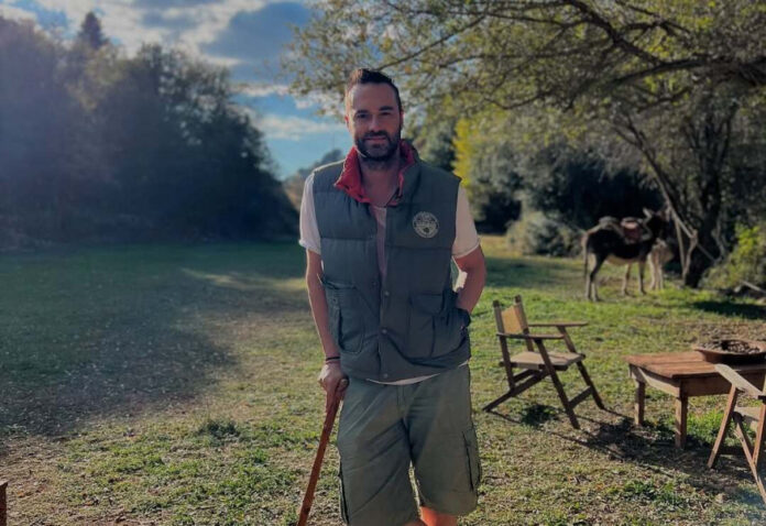 c318ccc82a879bec172e23b828e5b0eb L.jpg