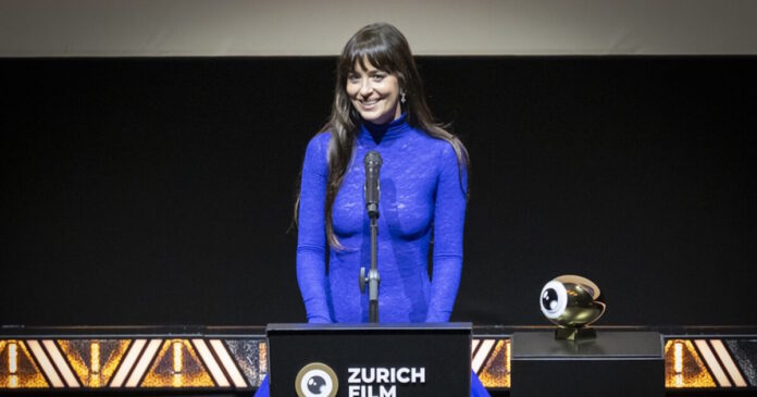 dakotajohnson apempe 1200x630.jpg