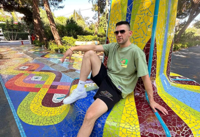 e50479450f9b40340295983ee3becc51 L.jpg