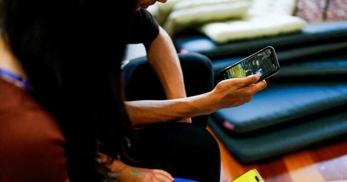 students social media 1200x630.jpg students social media 1200x630.jpg