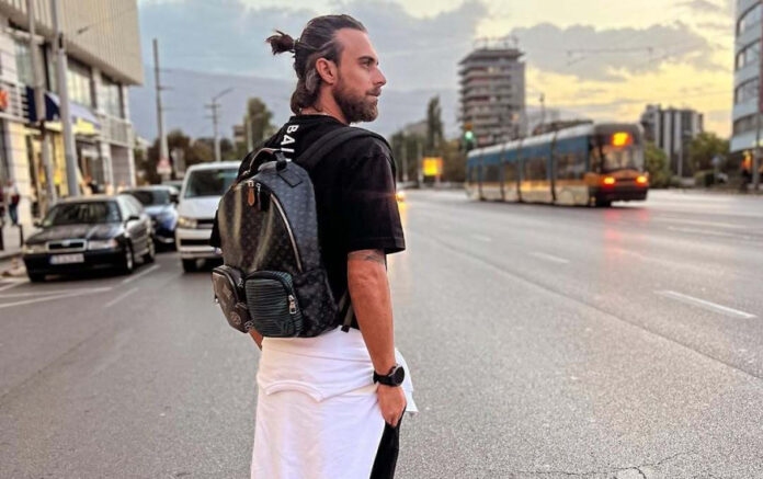 19757c999596805127b2f1dae1725cf9 L.jpg