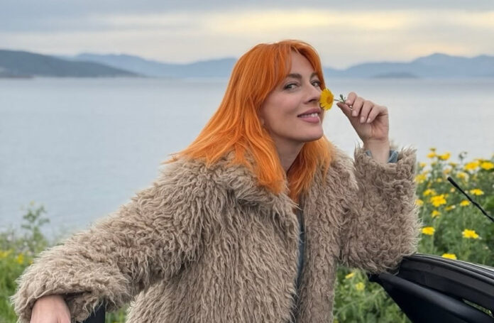 70ed8f38034331b0d3a83a4145818da7 L.jpg