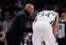 Ντοκ Ρίβερς για τον τραυματισμό του Γιάννη Αντετοκούνμπο: «Μπορεί να πάρει περισσότερο χρόνο από ό,τι θέλουμε» antetokounmpo scaled.jpg