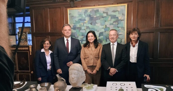 arxaiotites1 new york 03102025 1200x630.jpg