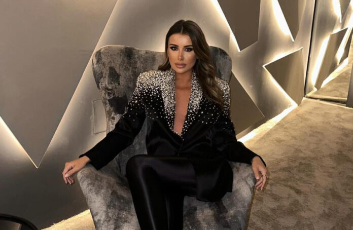 c4b6f1ccd5dbefd3786313bbacfb051e L.jpg c4b6f1ccd5dbefd3786313bbacfb051e L.jpg