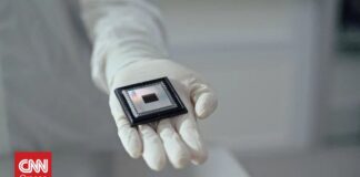 cd8b25c2 google quantum chip og.jpg