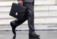 Ελεύθεροι επαγγελματίες και αυτοαπασχολούμενοι: Πώς μπορούν να βγουν στη σύνταξη χωρίς να εγκαταλείψουν τη δουλειά τους eleftheroi epaggelmaties.jpg