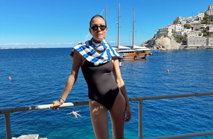 f75fc549b68408a5c9a03fbaa9156e21 L.jpg