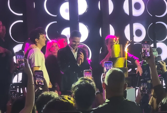 ff1f3debed156a431415c46affe98095 L.jpg