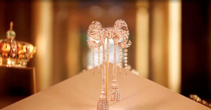 jewels louvre 1200x630.jpg