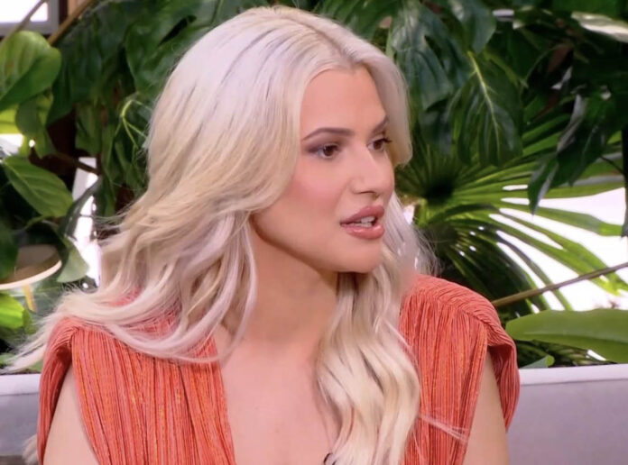 laoura narges grab.jpg