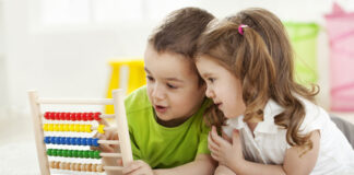 paidi moirazetai.jpg