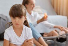 Τα χαρακτηριστικά που μαρτυρούν ότι το παιδί χρειάζεται όρια paidi oria.jpg