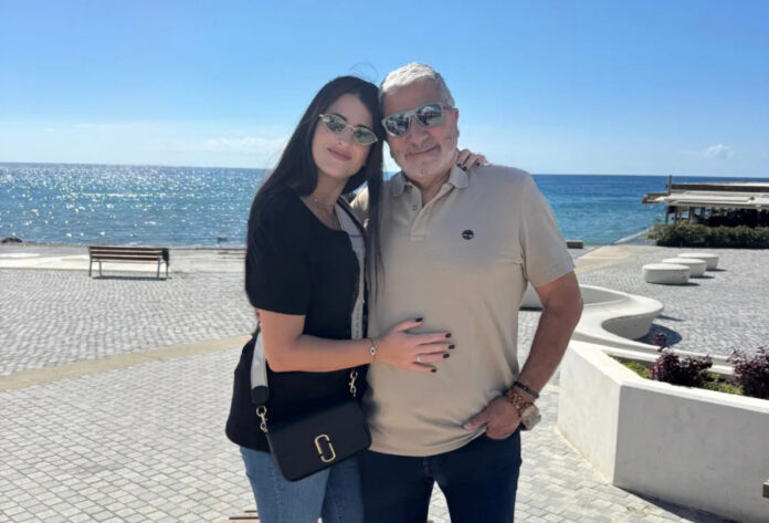 0785d04b123fb29ef785d4adddf4de15 L.jpg