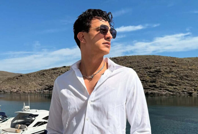 23c22f9ceeab2ce32e5a64add2016c97 L.jpg