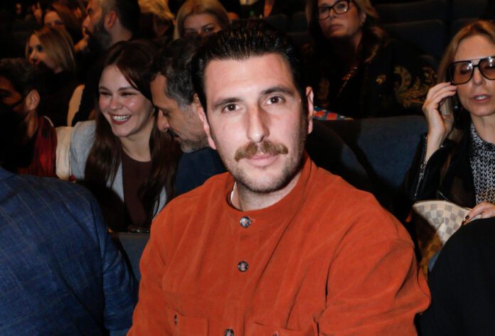 4eae6fc8472defe6a53b25e2a7c47b4f L.jpg