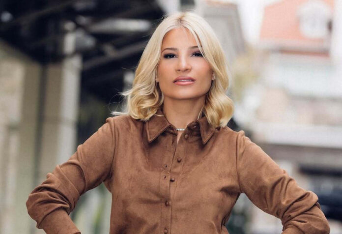 58468c654cb5963c5c7b44f5a8bad411 L.jpg