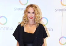 Τζένη Μπότση: Η αδερφή της είναι σαν… αντίγραφό της και της «έκλεψε» τα γενέθλια η κόρη της – Οι ευχές, οι φωτό και το παράπονο 624a0de02a8984e627285830698a9dd5 L.jpg