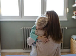 Γιατί το παιδί δεν ξεκολλάει από πάνω σου; Οι πραγματικοί λόγοι που το παιδί ζητά συνέχεια παρουσία και ασφάλεια 856149568494.jpg