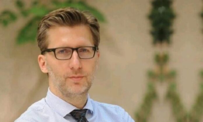 Akis Skertsos 1 1.jpg