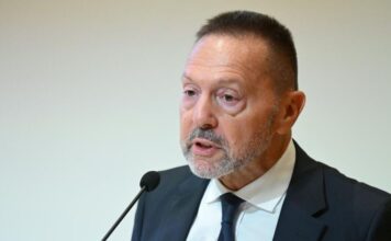 Giannis Stournaras.jpg