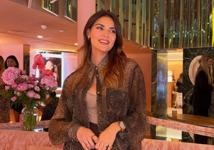 adf1e3212a251d398fb2665470d71b88 L.jpg