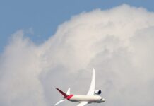 Air India: Αναγκαστική προσγείωση αεροσκάφους με 176 επιβάτες μετά από απειλή για βόμβα air india plane 1200x630.jpg