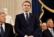 Τι ψιθύρισε τελικά ο Μπάρον Τραμπ στον Τζο Μπάιντεν στην ορκωμοσία Τραμπ: Η αποκάλυψη που βάζει τέλος στα σενάρια barrontrump reut1 1200x630.jpg