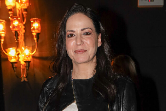 dfd56aee76949a3aeb1c9460fdb0692a L.jpg