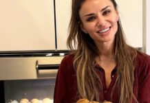 Η Ελένη Τσολάκη έφτιαξε μελομακάρονα: «Τα πρώτα μας Χριστούγεννα μαζί, το σπίτι πρέπει να μυρίζει αγάπη» eleni tsolaki1 3 1200x630.jpg