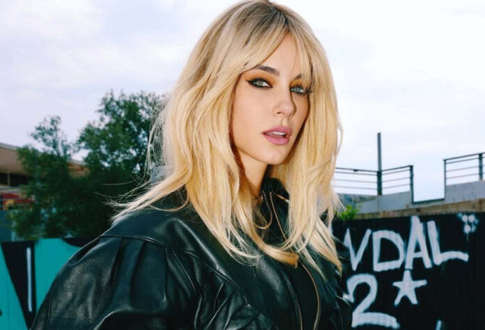 fd9543c52174527bbbdb1c23b43ef2db L.jpg