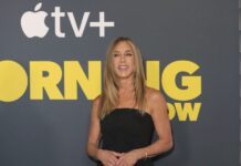 Η Τζένιφερ Άνιστον ποζάρει αισθησιακά στο Elle και αποθεώνει τον υπνοθεραπευτή σύντροφό της – «Πολύ ιδιαίτερος, φυσιολογικός, ευγενικός» jennifer aniston 1200x630.jpg