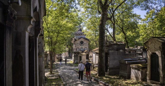 pere lachaise paris epa1 1200x630.jpg