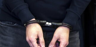 xeiropedes handcuffs 1200x630.jpg