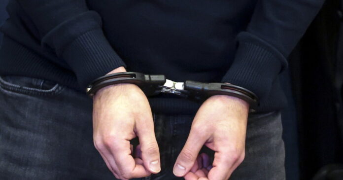 xeiropedes handcuffs 1200x630.jpg