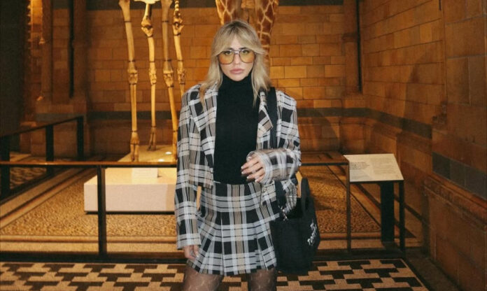 01a8dc6e655747a3837b24e6462f74a1 L.jpg