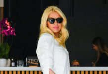 Ελένη Μενεγάκη: Η τυχαία συνάντηση στο αεροδρόμιο με δυο τραγουδιστές κι η αναφορά μόνο στον έναν! (ο άλλος είναι ΚΑΙ κουμπάρος της) 125c9fb86469a6639ac0d399fc313197 L.jpg