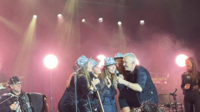 137e4244401e9e002583c49d0543ca06 L.jpg