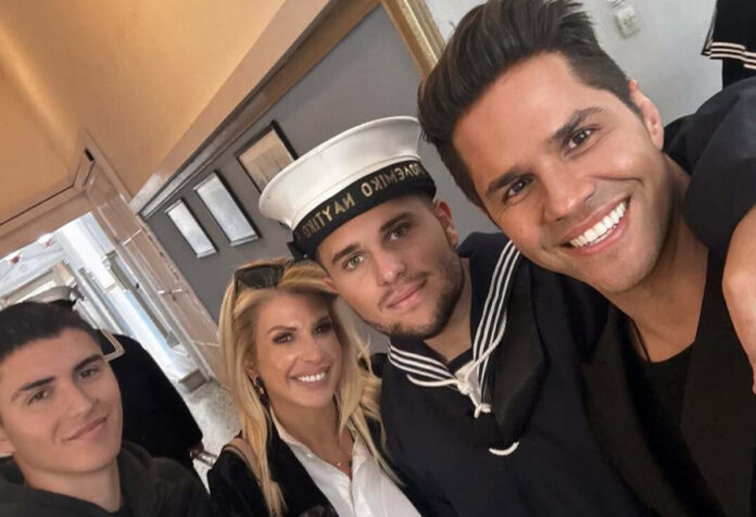 25e871c9e0717d9dfafaefcce4e71f10 L.jpg