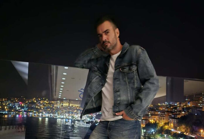 5323597593f52d429e84cd8e0e224e72 L.jpg