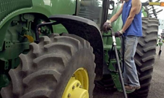 agrotiko petrelaio 2.jpg agrotiko petrelaio 2.jpg