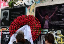 Αλέξης Γρηγορόπουλος: Πορεία μνήμης στο κέντρο της Αθήνας – Αφήνουν λουλούδια στο σημείο όπου δολοφονήθηκε alexandros grigoropoulos eurok 1200x630.jpg