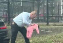 Νέα Υόρκη: Αστυνομικός έσωσε μωρό που πνιγόταν – Σταμάτησε το αυτοκίνητο στην άκρη του δρομου astynomikos moro 1 1200x630.jpg