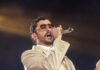 Ο Bad Bunny «έφαγε» τούμπα στην σκηνή κατά τη διάρκεια συναυλίας του bad bunny 1200x630.jpg